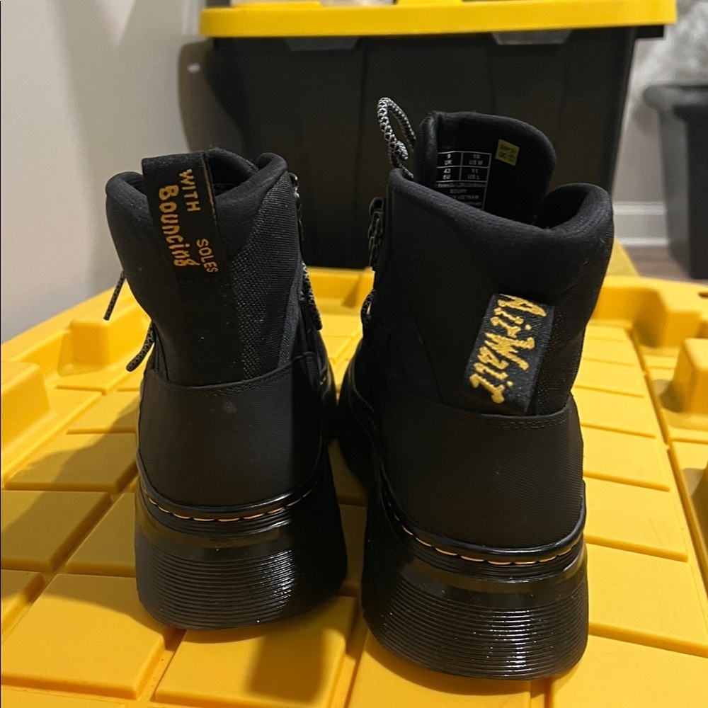 Dr. Martens Air Wait with soles bouncing - Picture 3 of 10